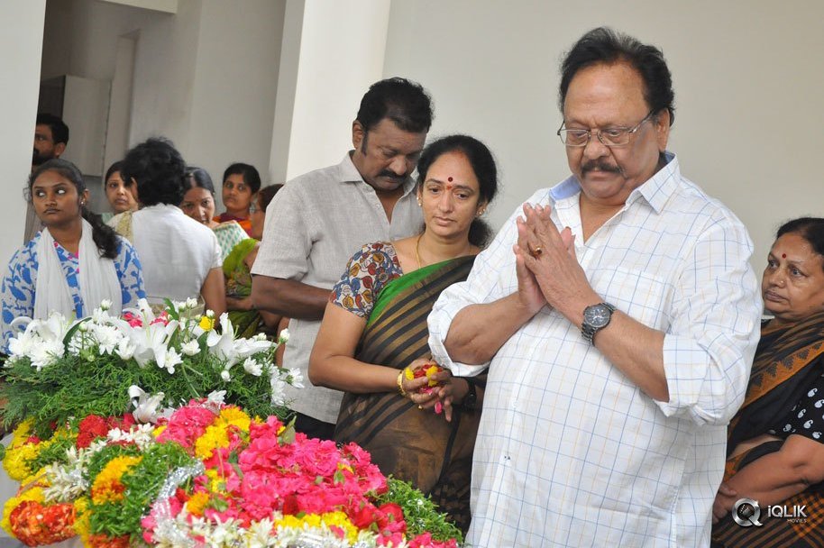 Celebs-Pay-Condolences-to-C-Narayana-Reddy